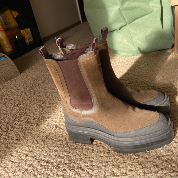 Sam Edelman Lulia Chelsea Boot - Picture 4 of 9